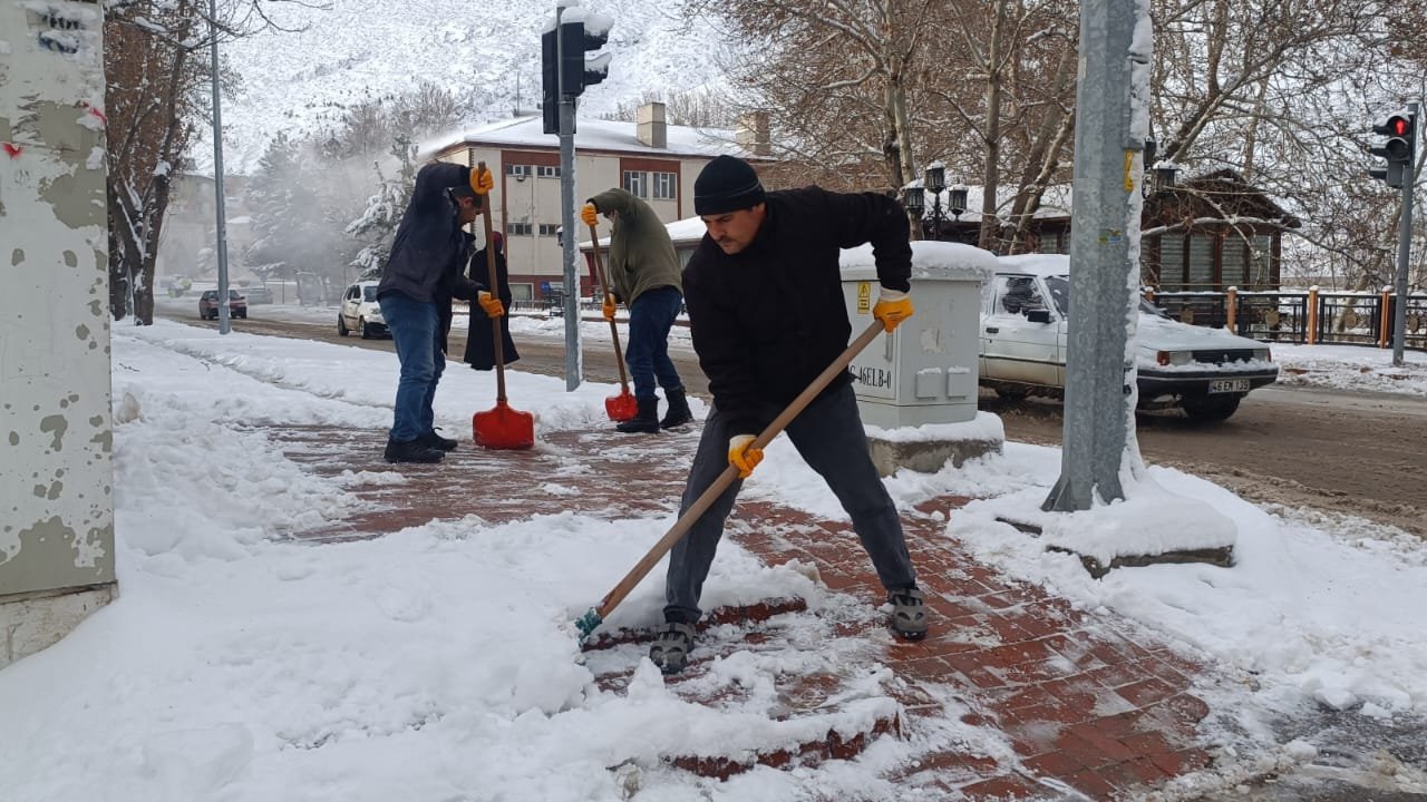 Elbistan’da belediye ekipleri seferber oldu!