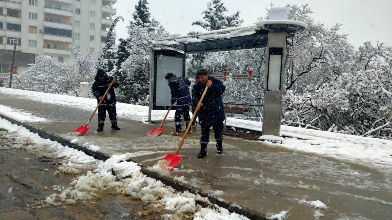 Kahramanmaraş’ta yayalara özel kar temizliği!