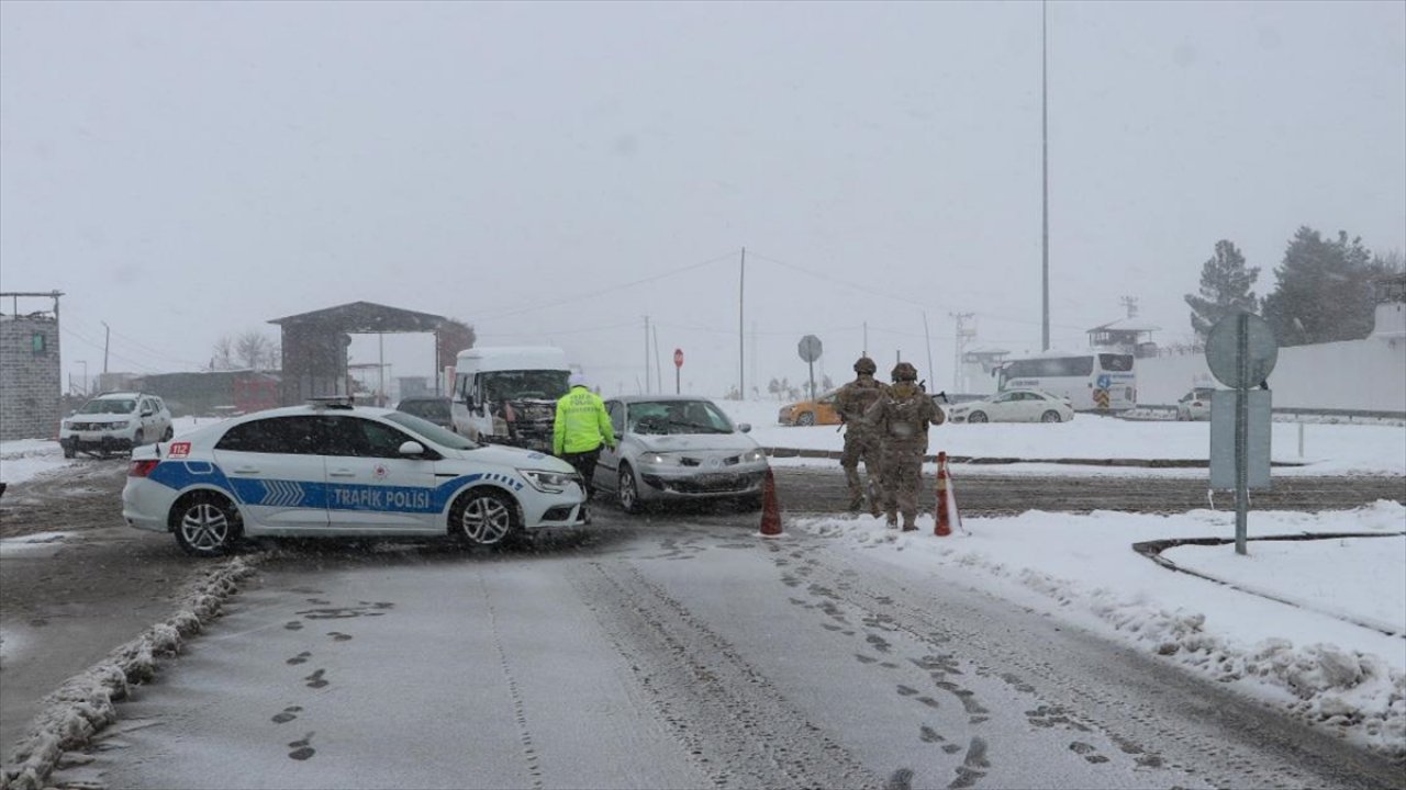 Şanlıurfa-Diyarbakır kara yolu ulaşıma kapandı!