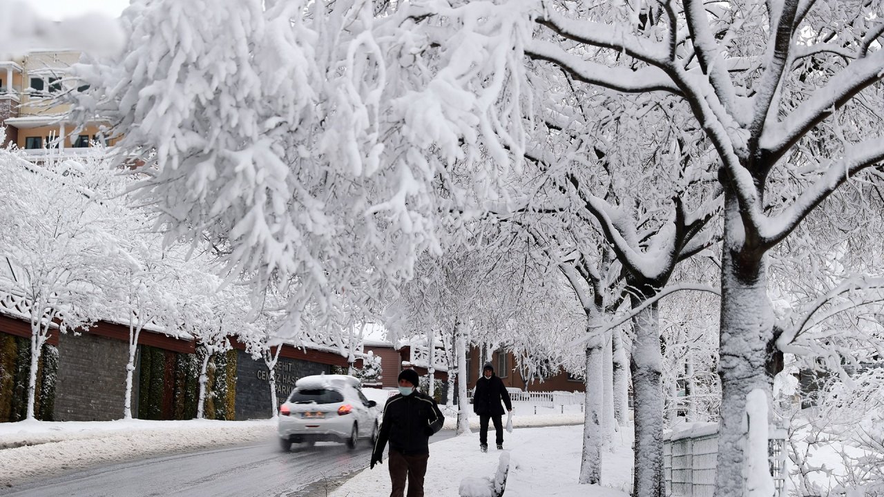 Kahramanmaraş ve çevre illerde kar yağışı etkisini sürdürüyor!