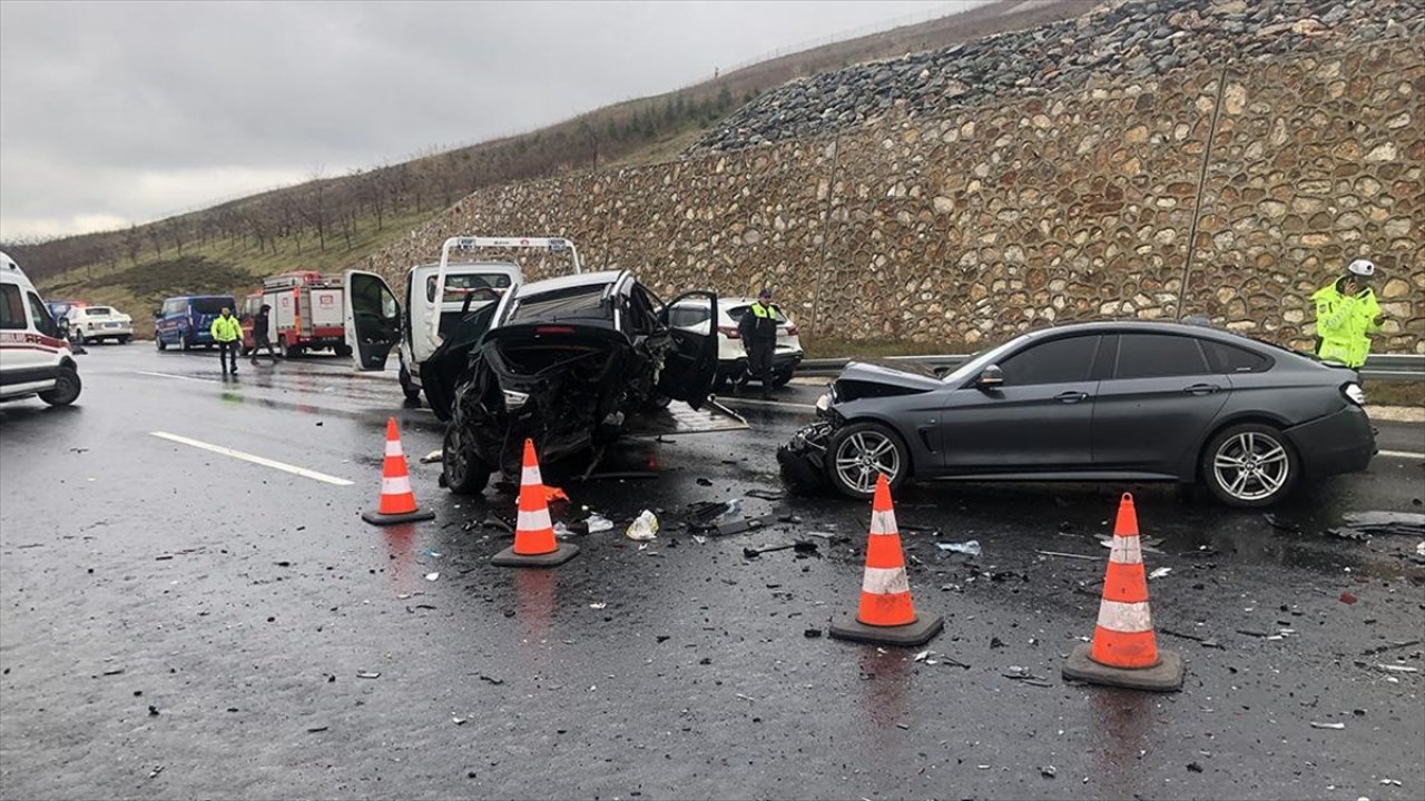 Zincirleme trafik kazasında 4 kişi öldü, 6 kişi yaralandı!