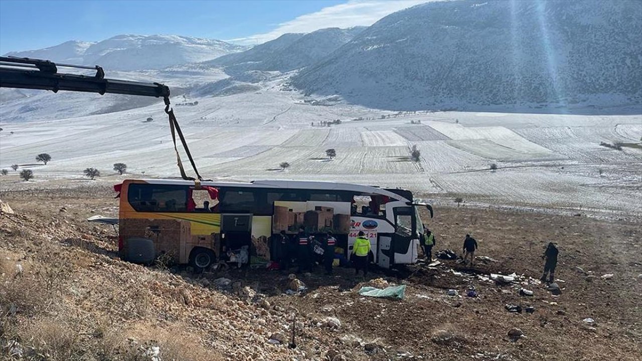 Afyonkarahisar'da katliam gibi kaza! 8 ölü, 35 yaralı