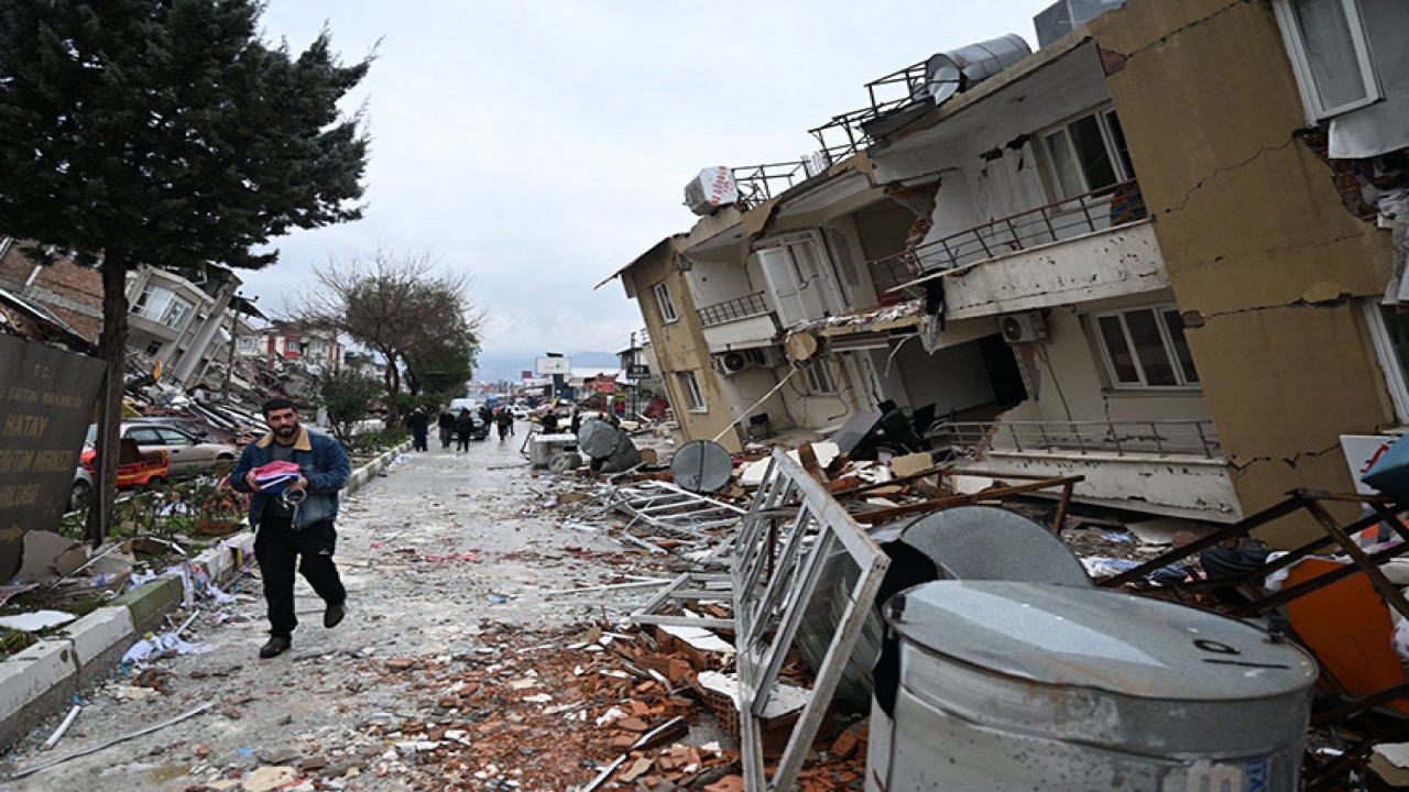 Depremde vefat eden hemşire ve bebeği defnedildi