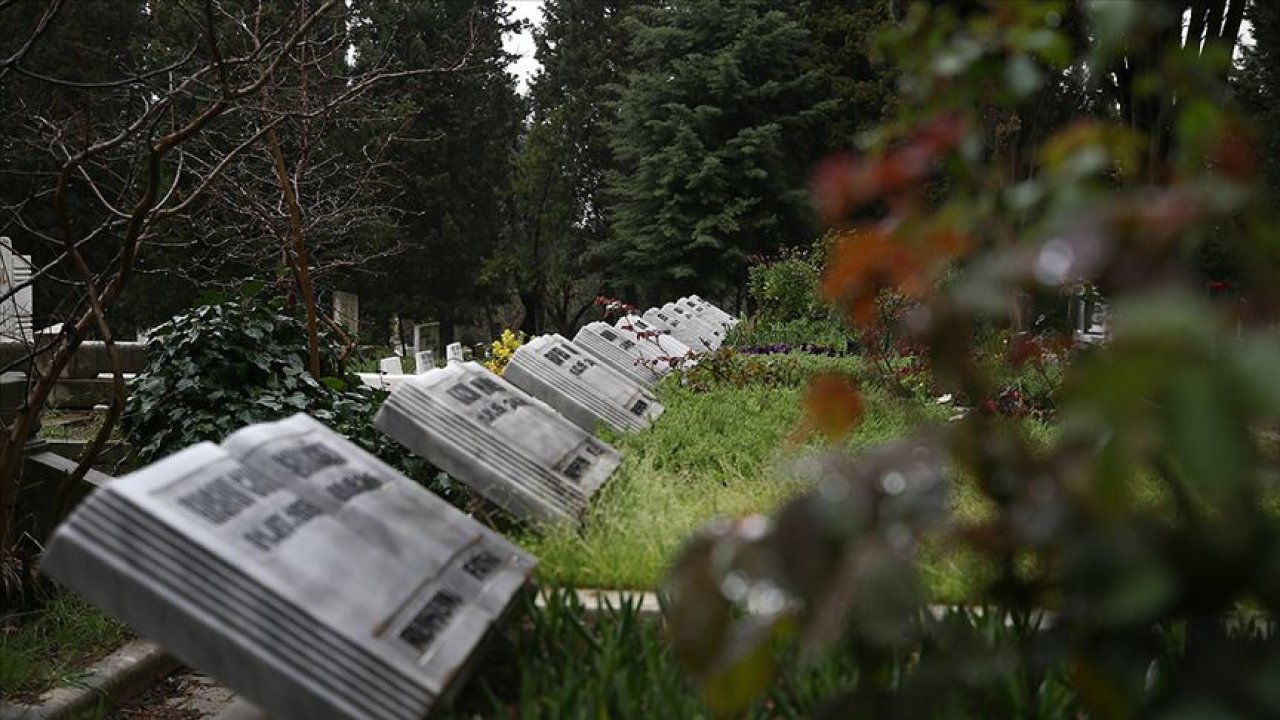 Kahramanmaraş'ta depremde hayatını kaybedenler için yeni mezar alanları açılıyor