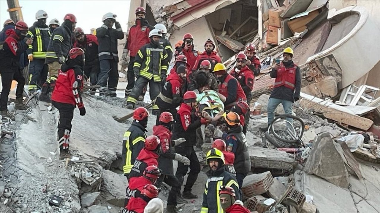 Gaziantep'te hamile kadın 115 saat sonra enkazdan kurtarıldı