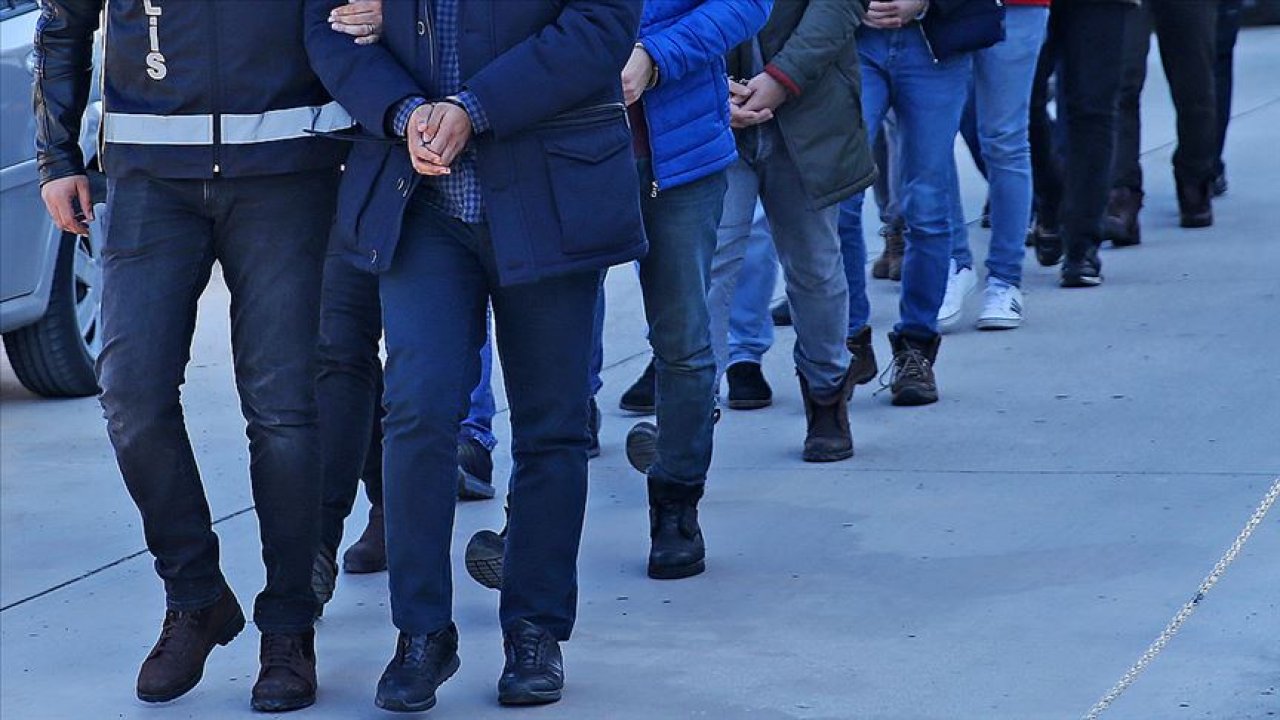 Adana'da depremde yıkılan binalar için 62 gözaltı kararı verildi.