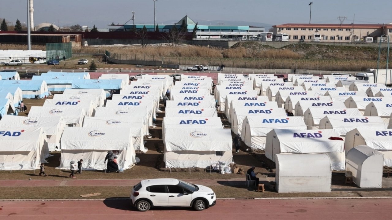 Kahramanmaraş'ta komandoların kurduğu çadır kent, 3200 depremzedeyi ağırlıyor