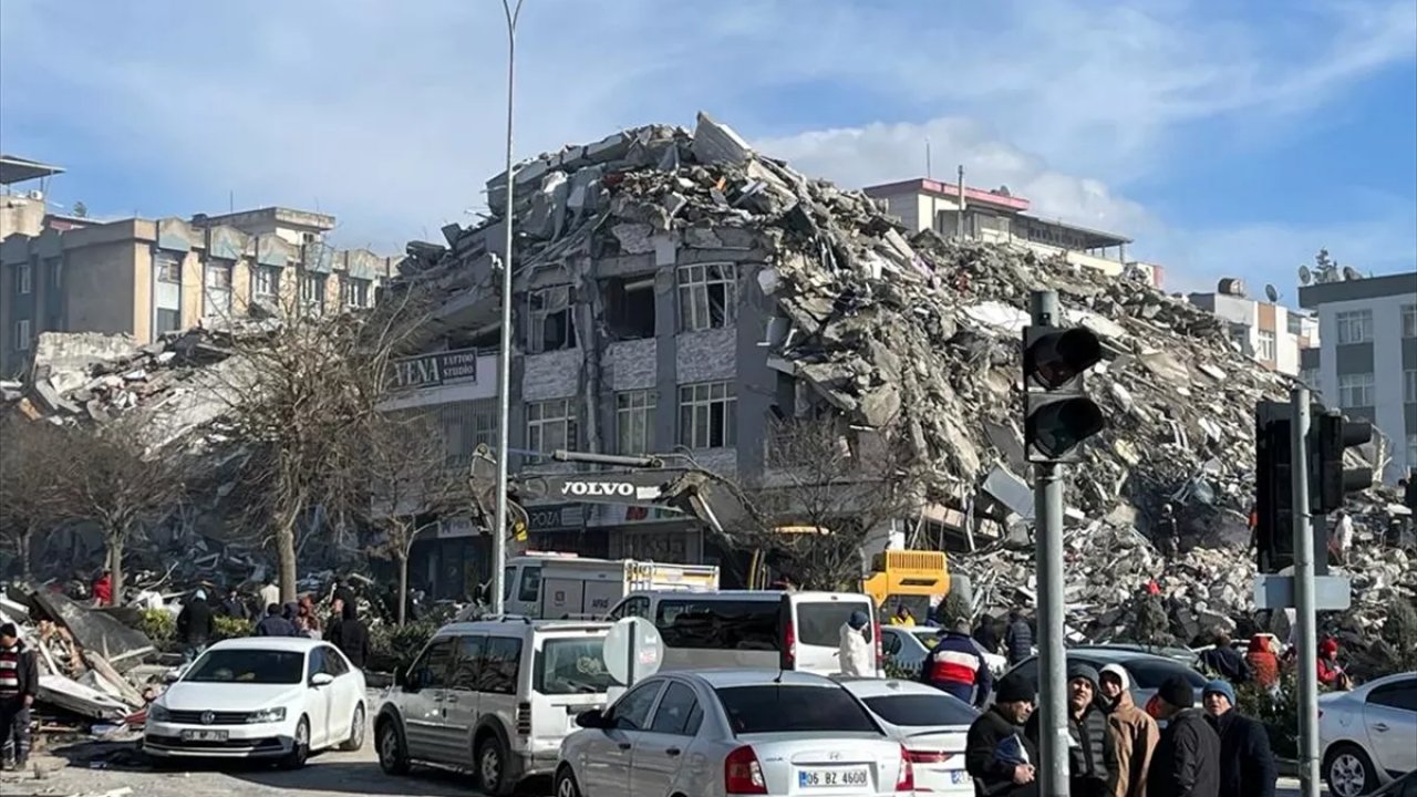 Deprem bölgesindeki incelemeden çarpıcı sonuç! Binaların çoğu fay zonu üzerinde!