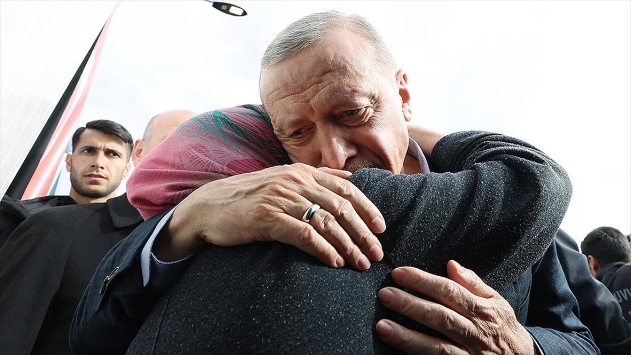 Cumhurbaşkanı Erdoğan, Elbistan'daki konteyner kentte incelemelerde bulundu!