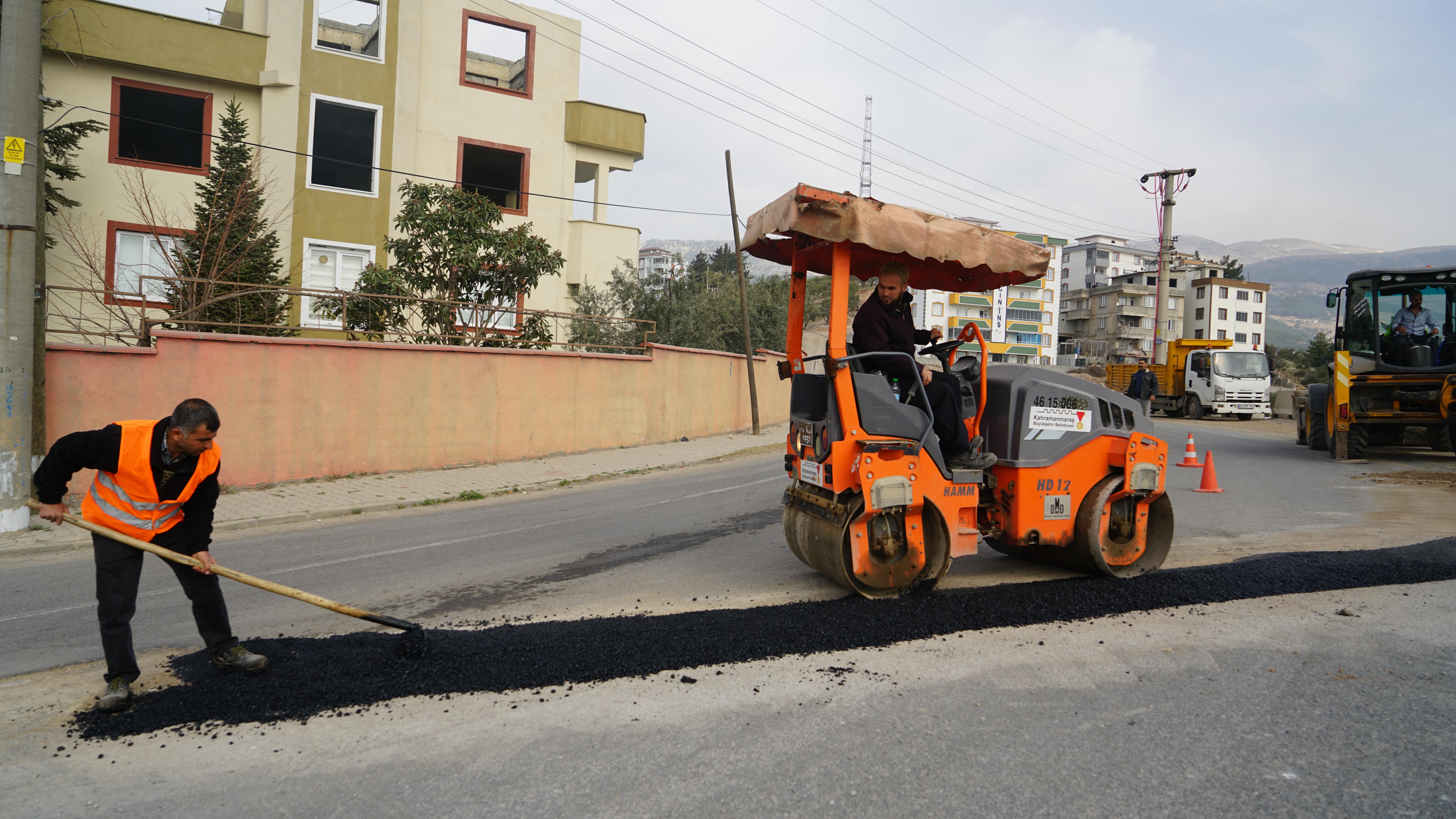 Depremde Hasar Gören Yollar Onarılıyor!