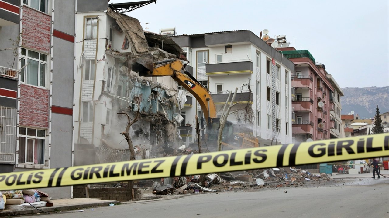 Kahramanmaraş’ta yıkım sürüyor!