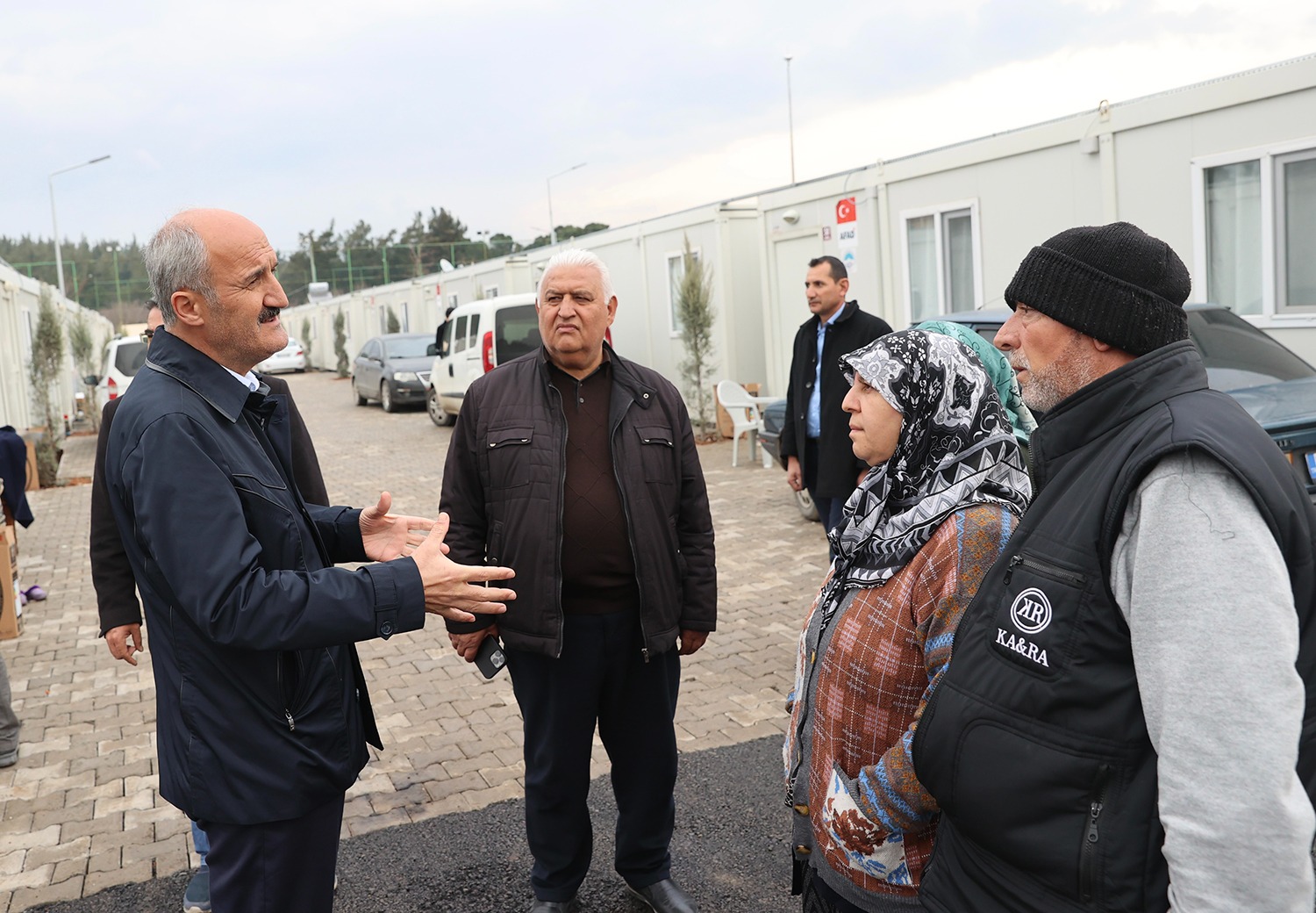 Başkan Okay, Konteynır Kentte Vatandaşları Ziyaret Etti