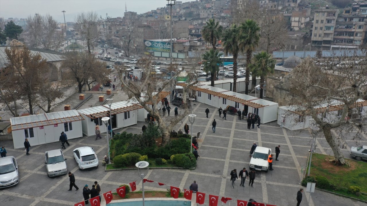 Kahramanmaraş'ta tarihi Kapalı Çarşı'nın esnafı konteynerlerde faaliyete başladı!