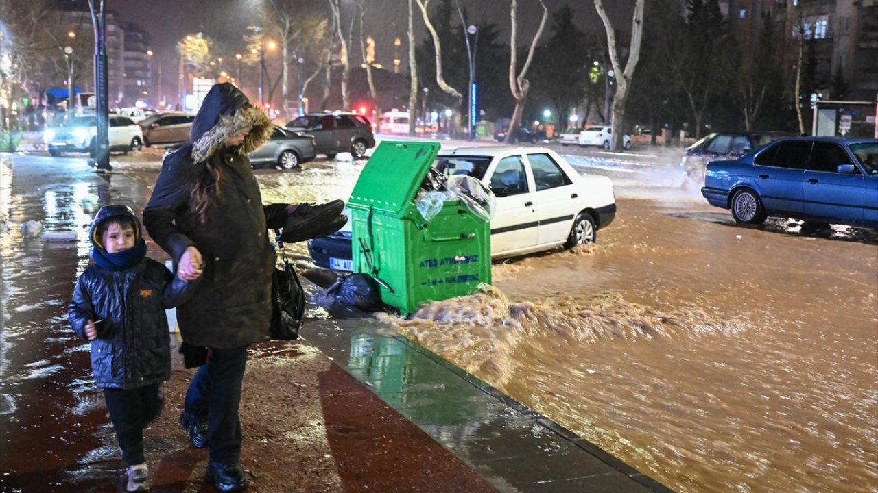 Kahramanmaraş'ta sağanak yağmur etkili oluyor!