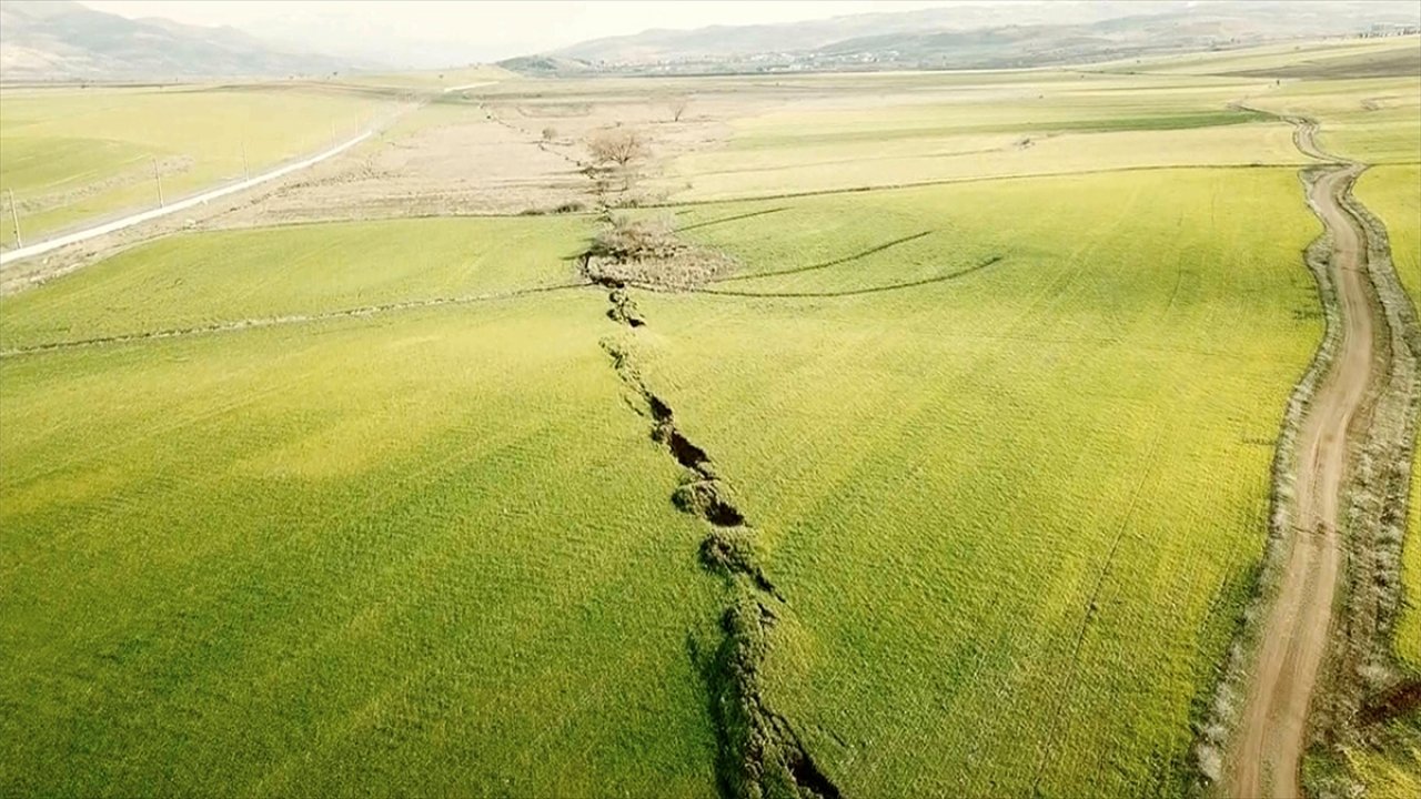 Kahramanmaraş'taki fayın asırlar önceki depremle aynı yerden kırıldığı tespit edildi!