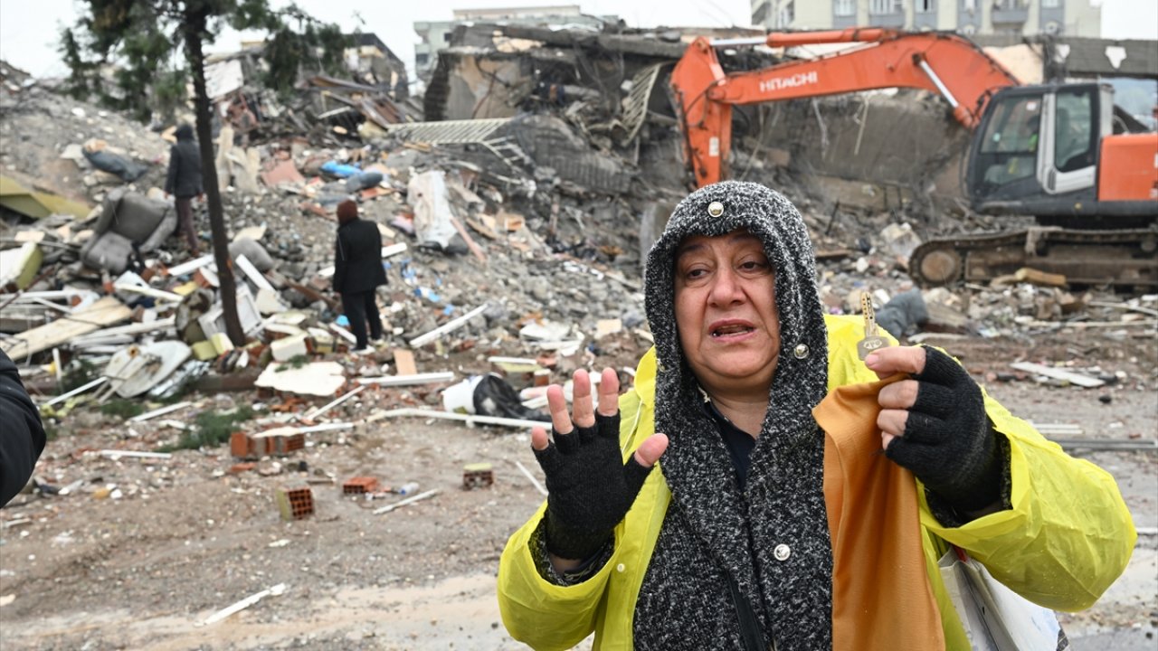 Ebrar Sitesinde anahtarını bulan Lütfiye Öğretmen Gözyaşı döktü!