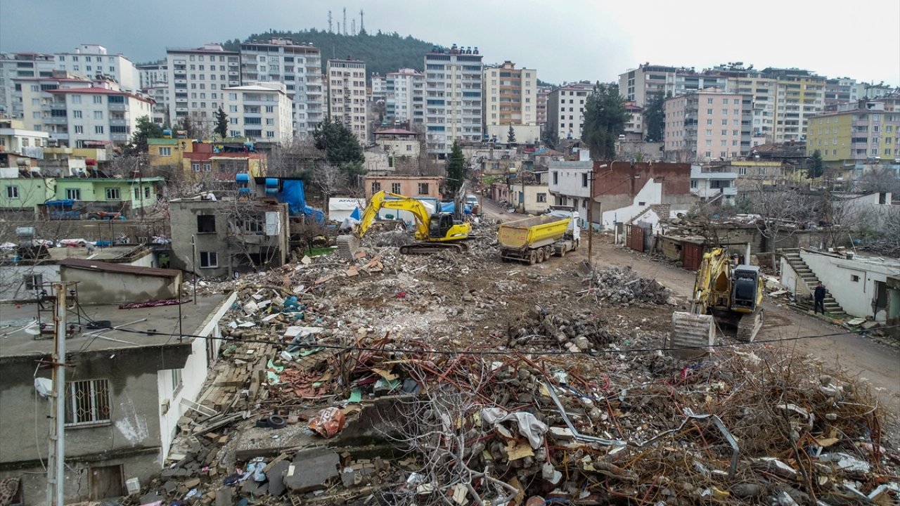 Pazarcık'ta yıkımın yüzde 60'ı tamamlandı, enkazın yüzde 35'i kaldırıldı!