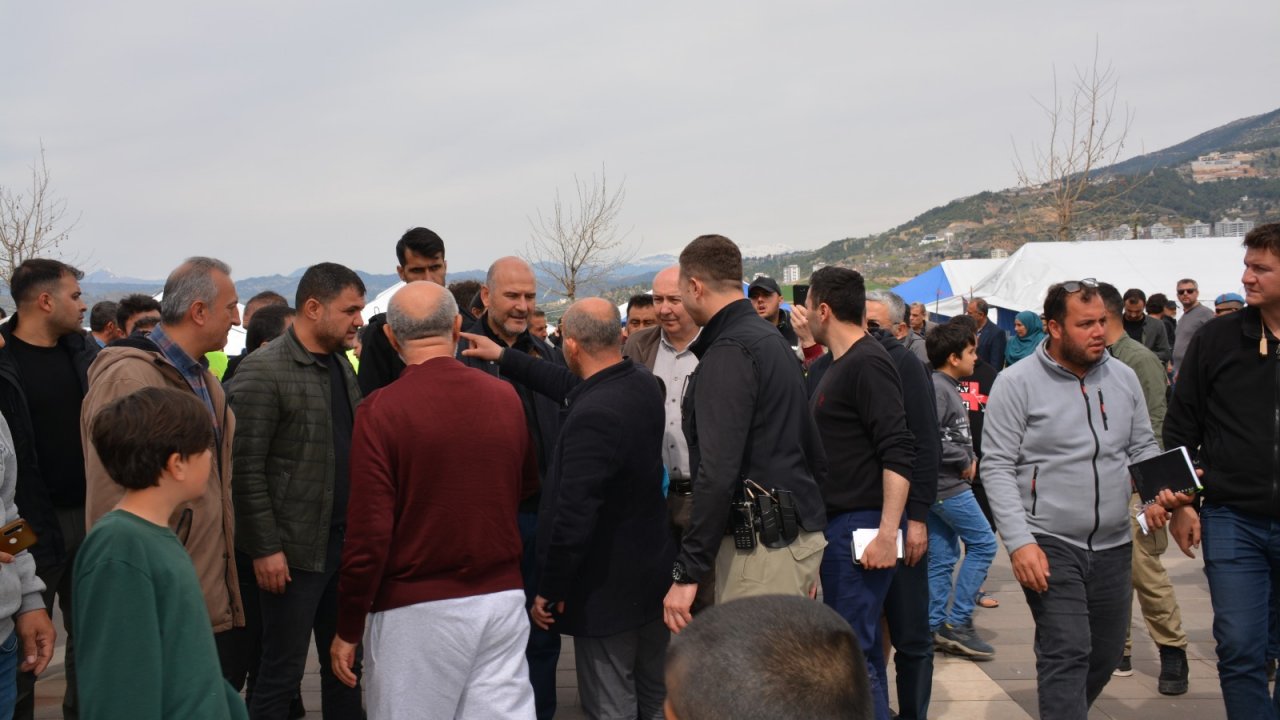 Bakan Soylu KSÜ’de depremzedeleri ziyaret etti!