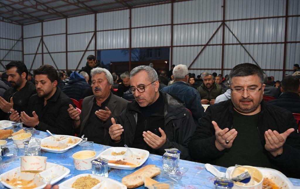 Başkan Güngör, Erkenez’de Mahalle Sakinleriyle İftar Yaptı