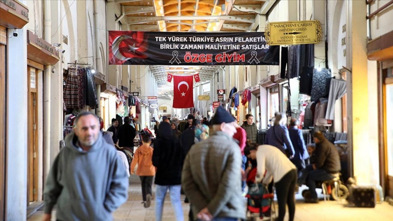 Kahramanmaraş'a yardım için gelenler esnafa da can suyu oldu!