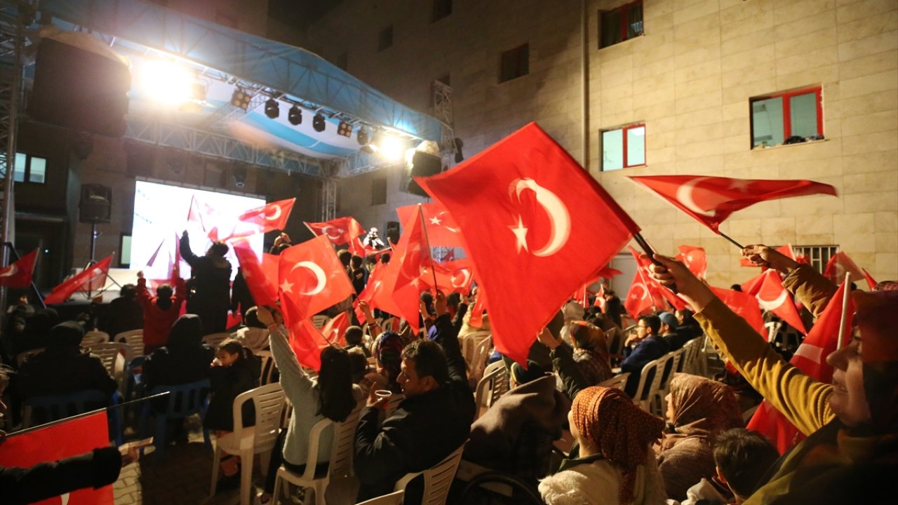 Kahramanmaraş'ta çadır kentte milli maç heyecanı!