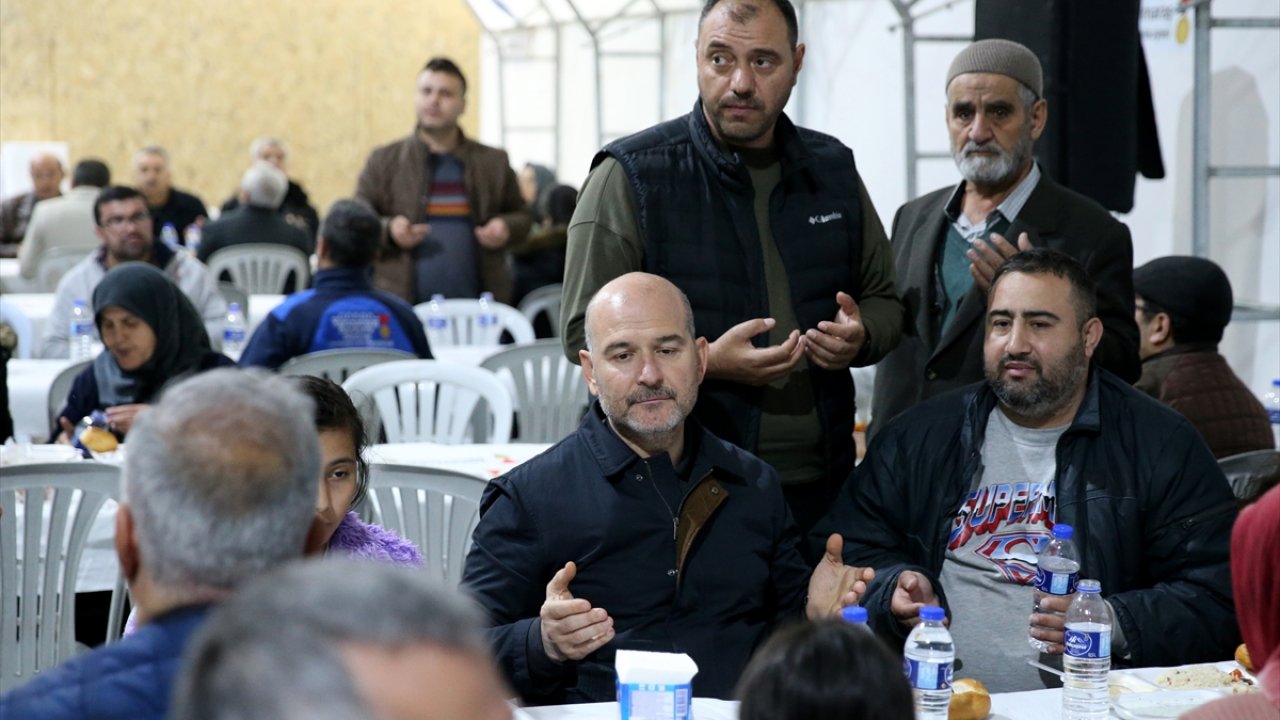 Bakan Soylu Kahramanmaraş'ta depremzedelerle iftar yaptı!