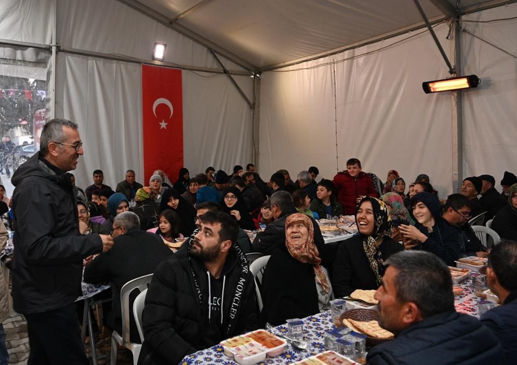 Başkan Güngör Egemenlik Mahallesi’nde Vatandaşlarla Oruç Açtı