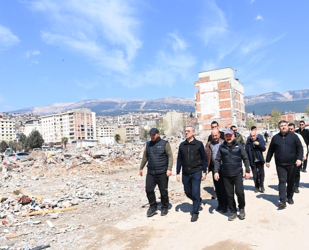 Başkan Güngör; “24 Konteyner Çarşı Esnafa Teslim Edildi”