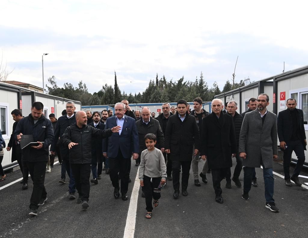 Başkan Güngör, TBMM Başkanı Şentop ile Geçici Barınma Merkezlerini Ziyaret Etti