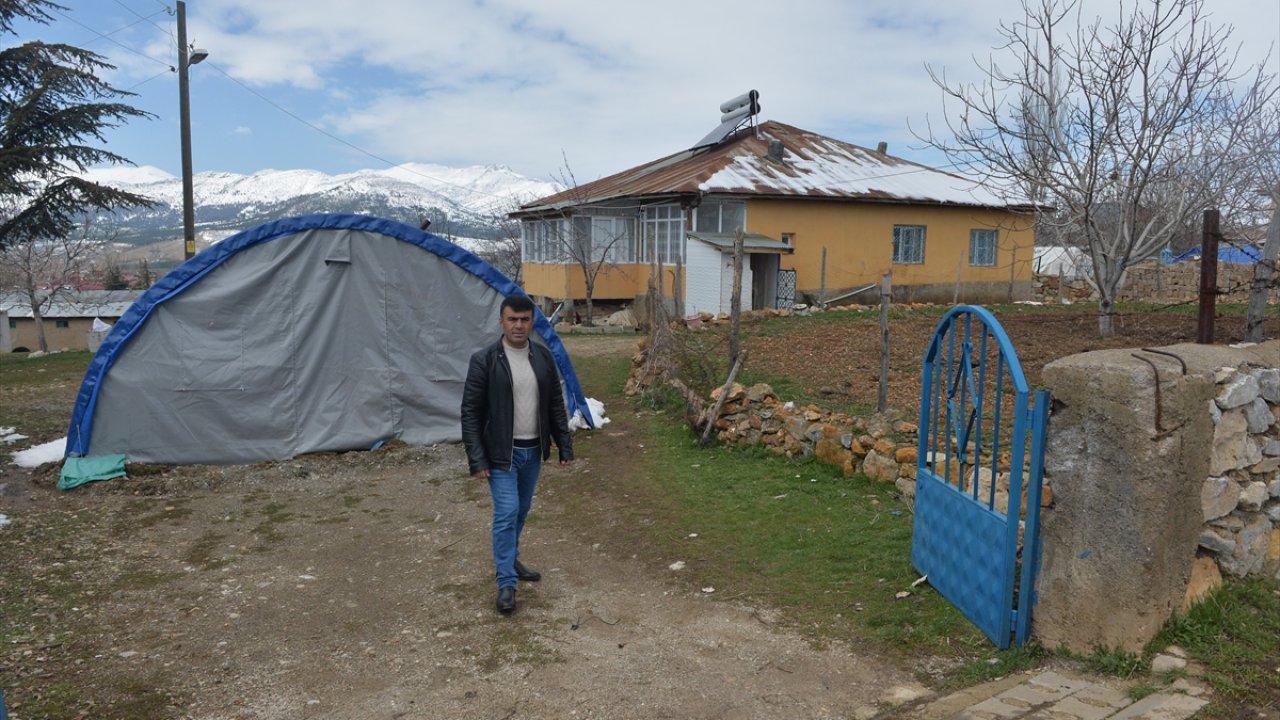 Kahramanmaraş’ta depremzede çiftçi, yardım parasını AFAD'a bağışladı!