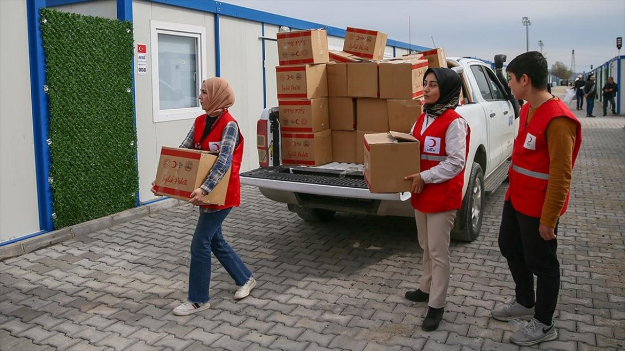 Ağrı'daki okullarda depremzedeler için toplanan erzak Kahramanmaraş'a ulaştırıldı