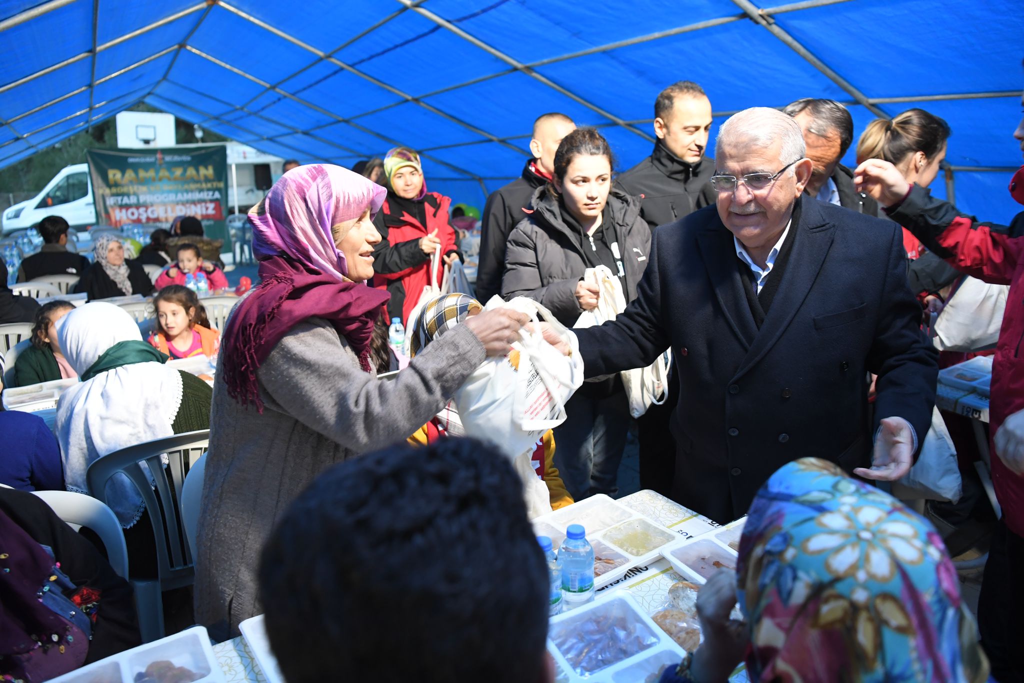 Onikişubat Belediyesi, iftar sofrasını Kürtül Mahallesi’ne kurdu