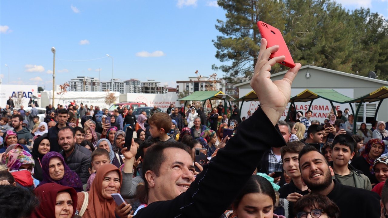 Acun Ilıcalı, Kahramanmaraş'ta çocukları sevindirdi!