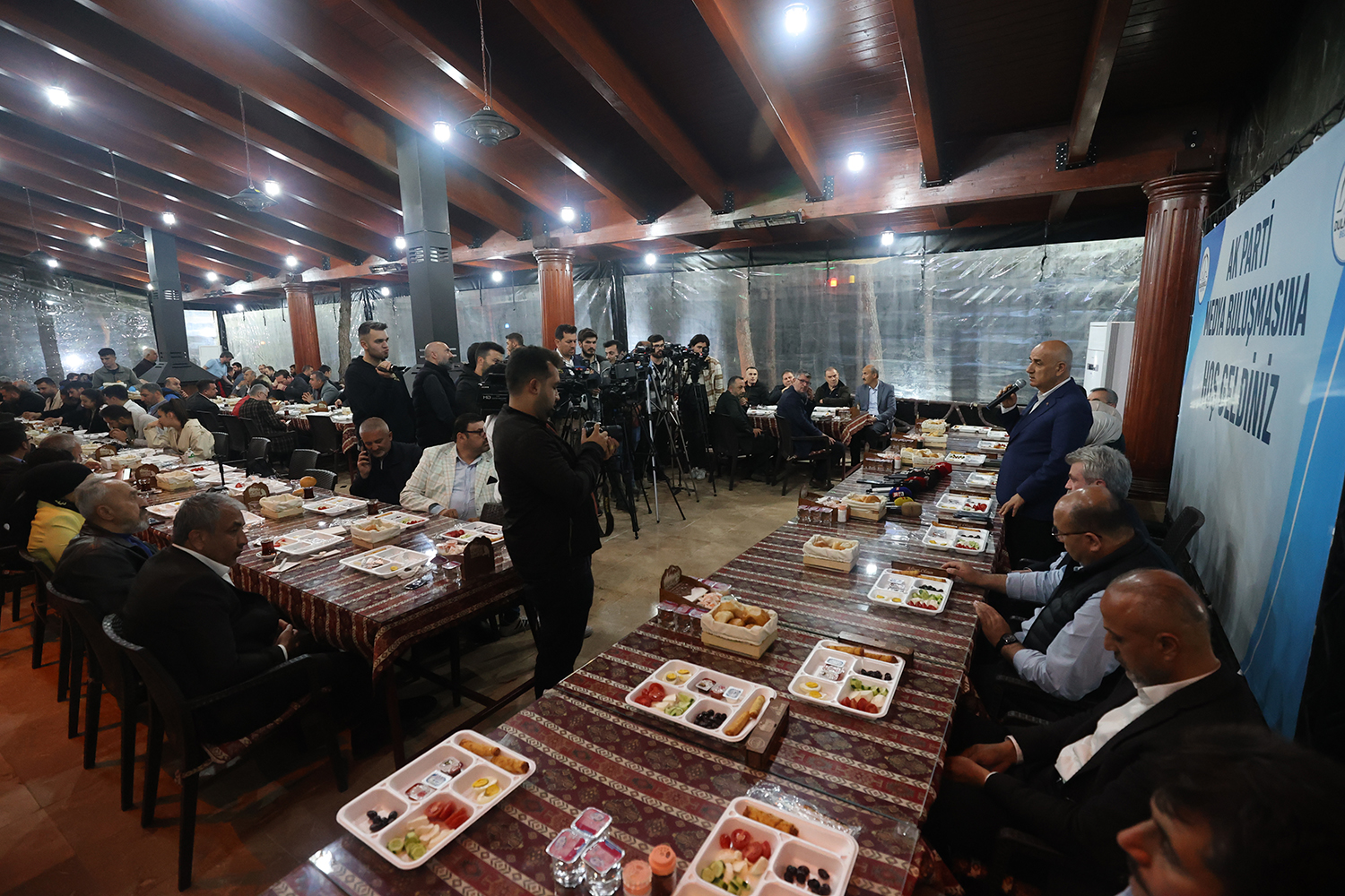 Bakan Kirişçi Heyecan Bahçesi’nde Basın Mensuplarıyla Sahurda Bir Araya Geldi