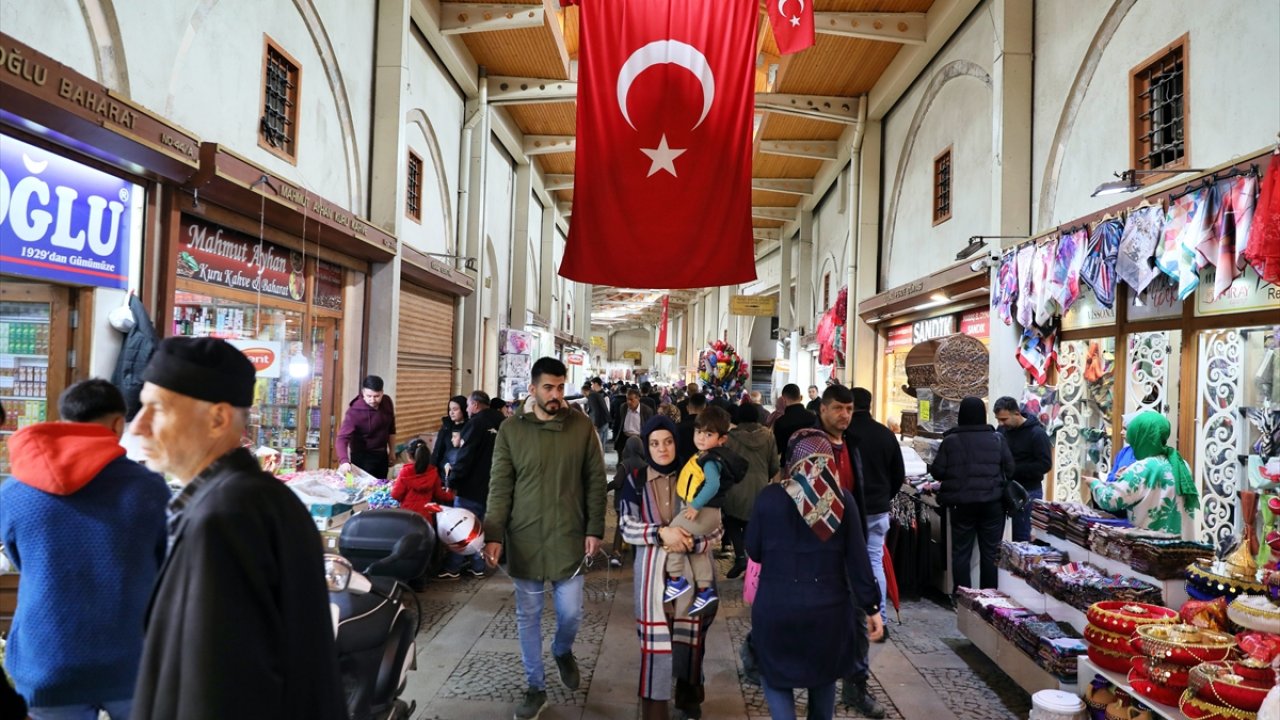 Kahramanmaraş’ta Tarihi çarşıya bayram bereketi geldi!