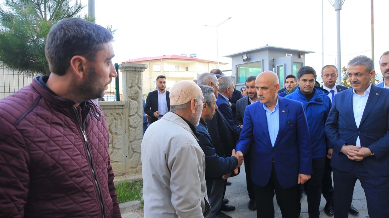 Tarım ve Orman Bakanı Kirişci Ekinözü'nde vatandaşlarla bayramlaştı!