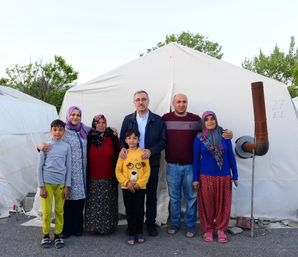 Kahramanmaraş Büyükşehir Belediye Başkanı Güngör, Geçici Barınma Merkezinde Vatandaşlarla Buluştu!