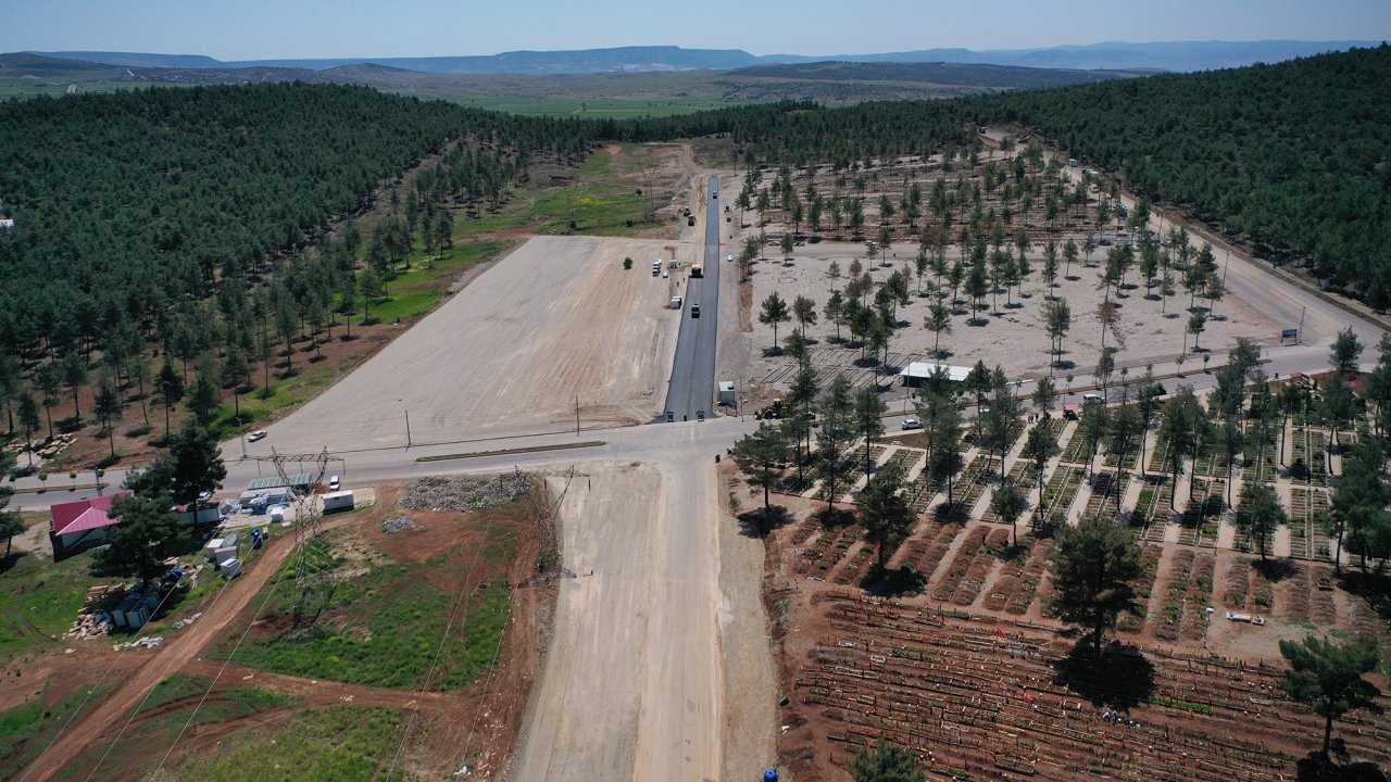 Kahramanmaraş’ta kapıçam mezarlığı asfaltlanıyor