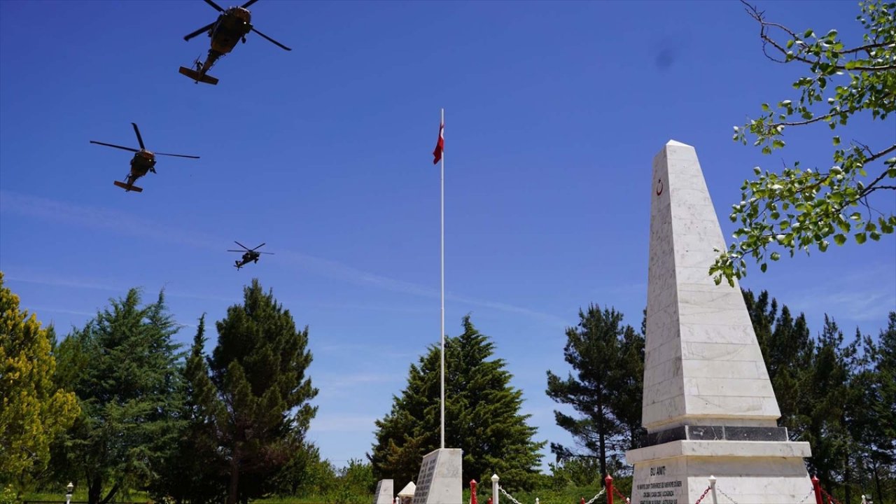 Malatya'da askeri uçağın düşmesi sonucu şehit olan 34 asker anıldı