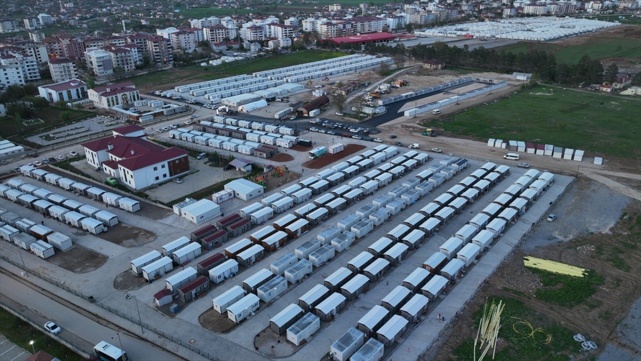 Kahramanmaraş'ta konteynerler çatıyla kaplanıyor!