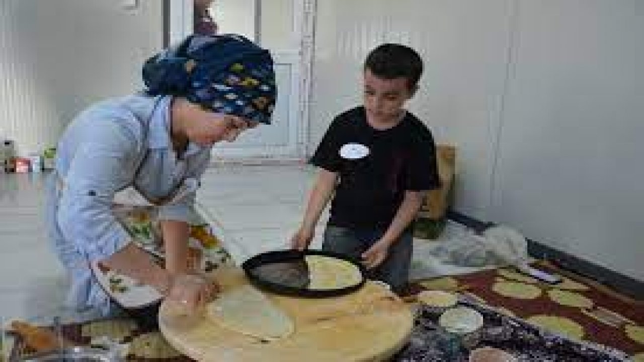 Kahramanmaraş'ta konteyner kentte yemek yarışması yapıldı!