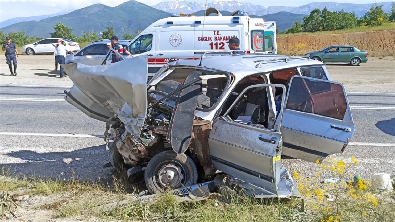 Kahramanmaraş’ta iki otomobil çarpıştı! 1 kişi öldü, 7 kişi yaralandı!