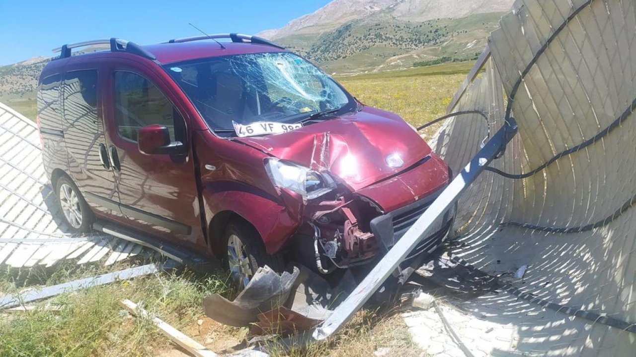 Kahramanmaraş’ta hafif ticari araç rüzgar kesicisine çarptı! Bir yaralı