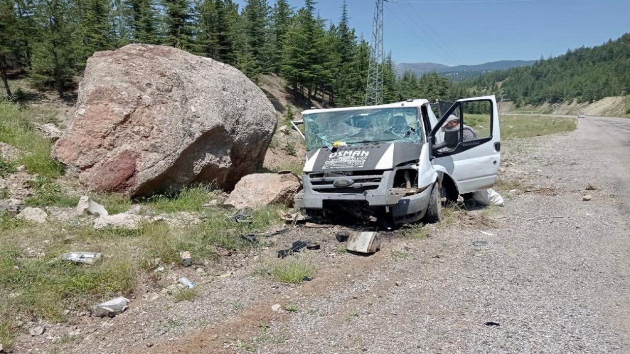 Kahramanmaraş’ta kamyonet kayaya çarptı! Bir yaralı