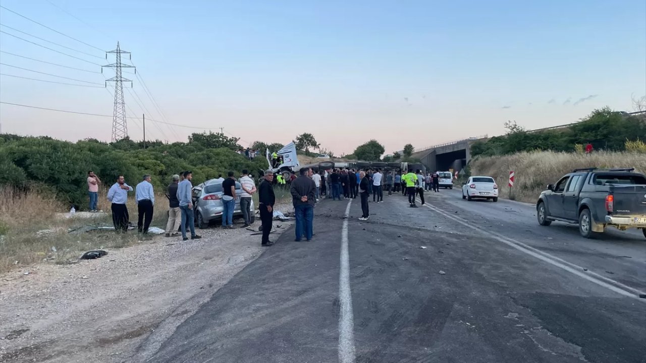 Kahramanmaraş-Gaziantep yolunda can pazarı! Üç ölü, 5 yaralı!