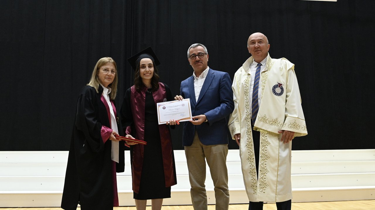 Başkan Güngör, Tıp Öğrencilerinin Mezuniyet Heyecanına Ortak Oldu