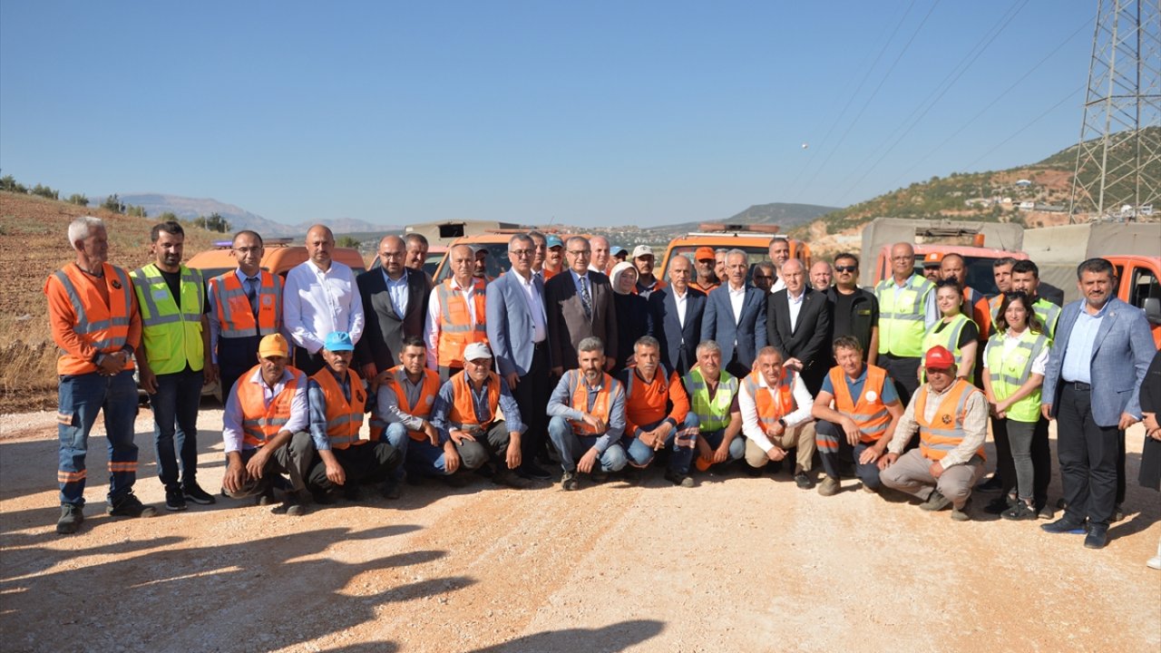 Ulaştırma ve Altyapı Bakanı Uraloğlu, depremin merkezini ziyaret etti!