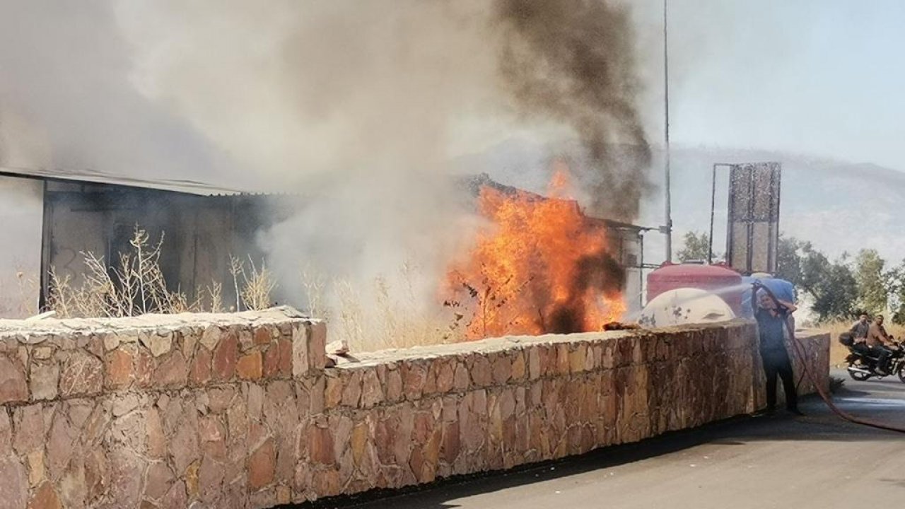 Kahramanmaraş’ta bekçi kulübesi yandı!