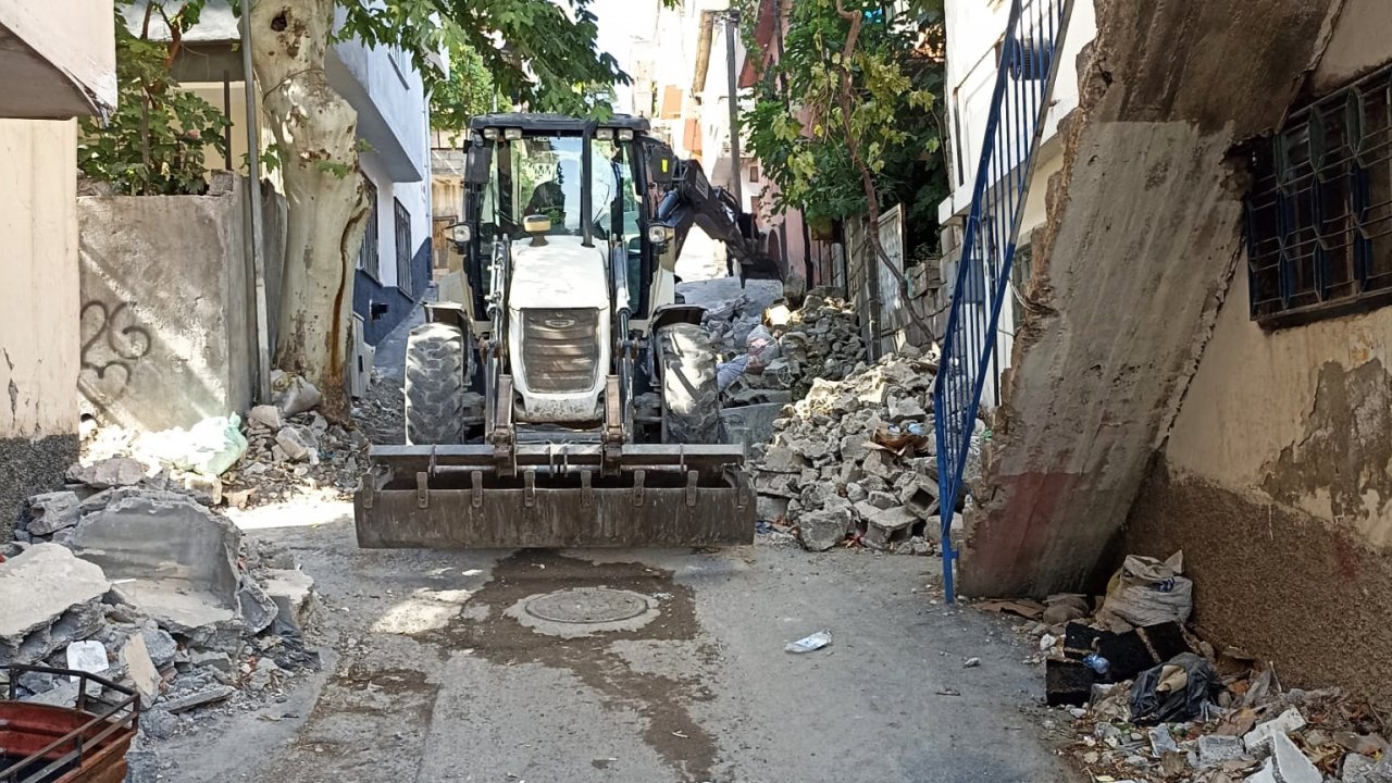 Kahramanmaraş’ta mahalleler moloz atıklarından temizleniyor!