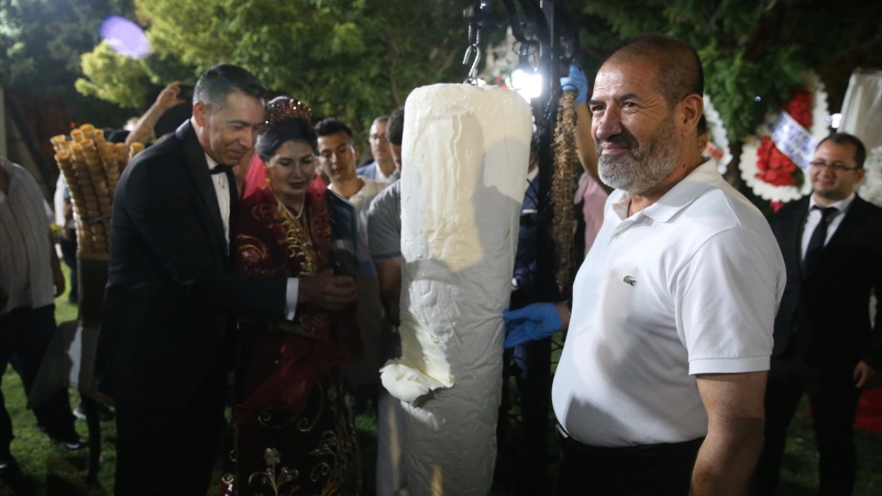 Kahramanmaraş'ta düğün pastasının yerini dondurma aldı!